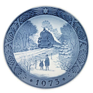 Royal Copenhagen 1973 Christmas Plate Going Home for Christmas Denmark Collector